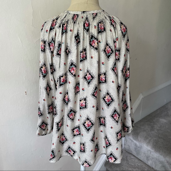 Tucker NYC Floral Diamond Dot Button Silk Blouse - Picture 3 of 9